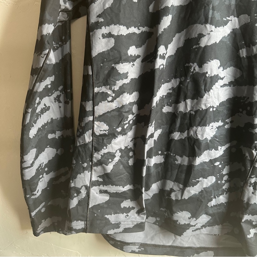 Mountain Hardware Medium Mountain Stretch Longsle… - image 6